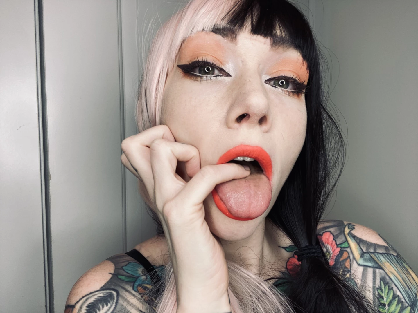 𝓈𝓂𝒶𝓁𝓁 𝓉𝒾𝓉𝓉𝓎 𝕘𝕠𝕥𝕙 𝕘𝕚𝕣𝕝𝕗𝕣𝕚𝕖𝕟𝕕 🦇 [ matildassecret ] Onlyfans leaked photo 11464912 on Hotleaks.tv