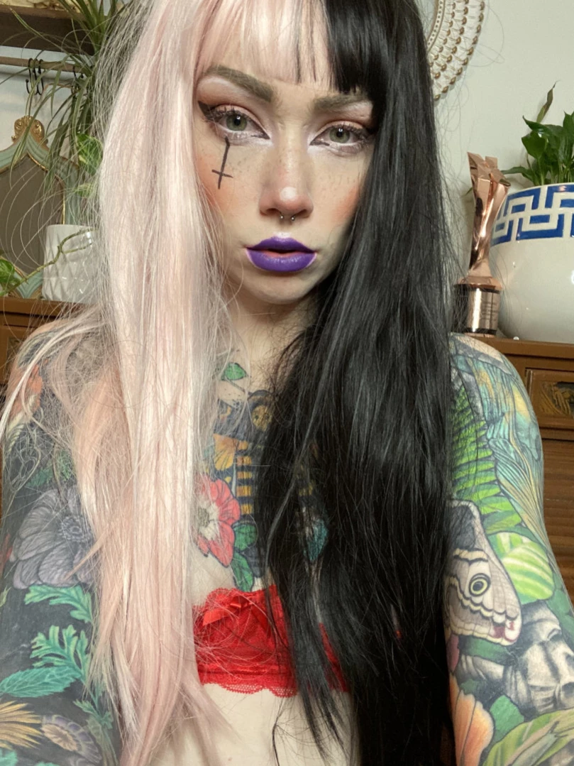 𝓈𝓂𝒶𝓁𝓁 𝓉𝒾𝓉𝓉𝓎 𝕘𝕠𝕥𝕙 𝕘𝕚𝕣𝕝𝕗𝕣𝕚𝕖𝕟𝕕 🦇 [ matildassecret ] Onlyfans leaked photo 11780289 on Hotleaks.tv