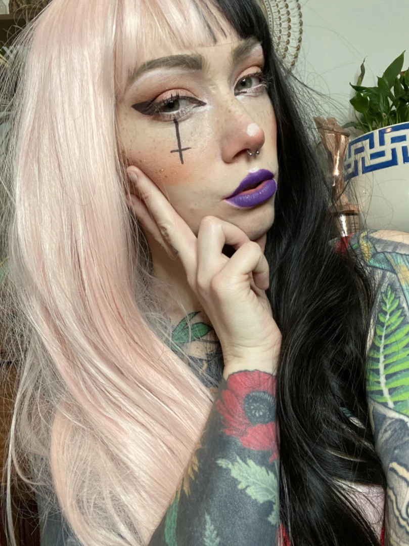 𝓈𝓂𝒶𝓁𝓁 𝓉𝒾𝓉𝓉𝓎 𝕘𝕠𝕥𝕙 𝕘𝕚𝕣𝕝𝕗𝕣𝕚𝕖𝕟𝕕 🦇 [ matildassecret ] Onlyfans leaked photo 12442625 on Hotleaks.tv