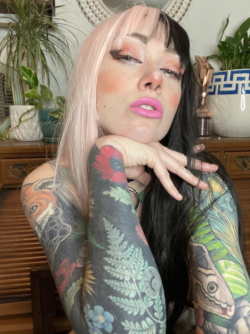 𝓈𝓂𝒶𝓁𝓁 𝓉𝒾𝓉𝓉𝓎 𝕘𝕠𝕥𝕙 𝕘𝕚𝕣𝕝𝕗𝕣𝕚𝕖𝕟𝕕 🦇 [ matildassecret ] Onlyfans leaked photo 12793857 on Hotleaks.tv