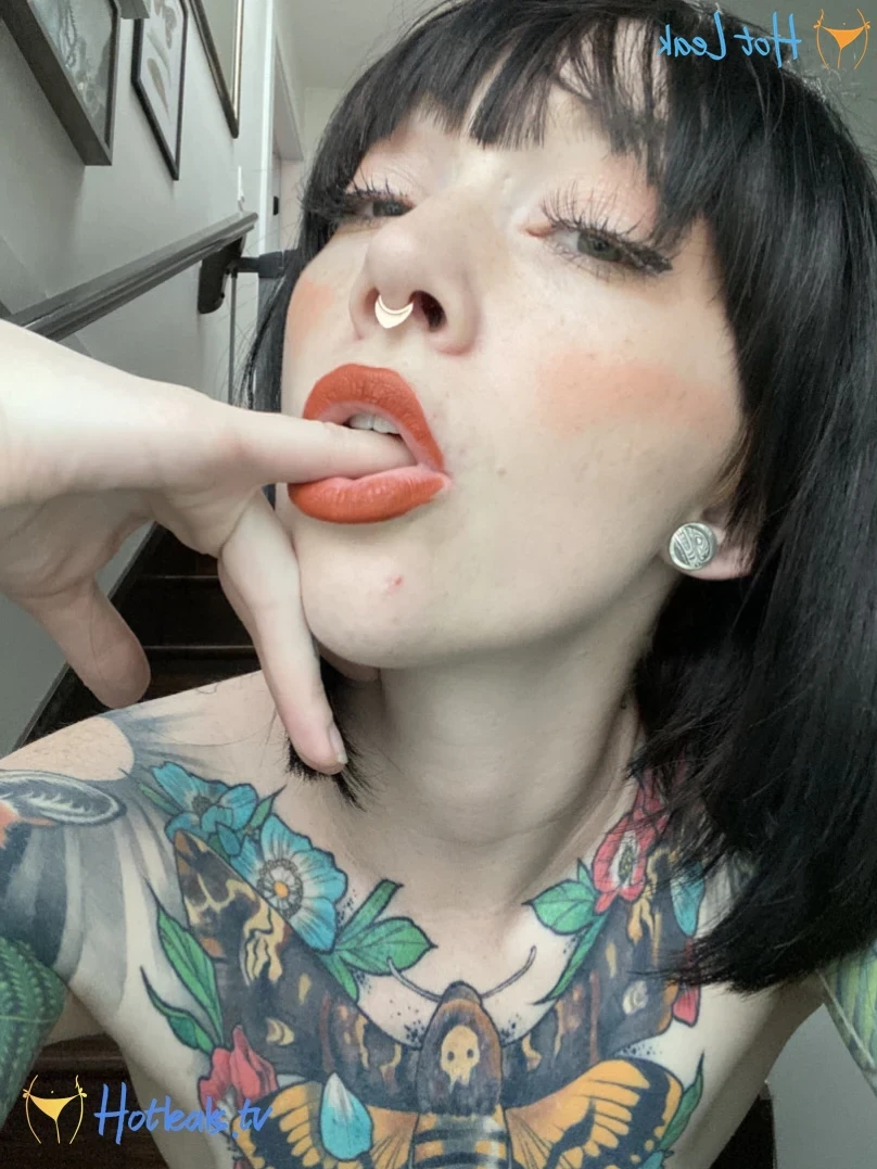 𝓈𝓂𝒶𝓁𝓁 𝓉𝒾𝓉𝓉𝓎 𝕘𝕠𝕥𝕙 𝕘𝕚𝕣𝕝𝕗𝕣𝕚𝕖𝕟𝕕 🦇 [ matildassecret ] Onlyfans leaked photo 13071351 on Hotleaks.tv