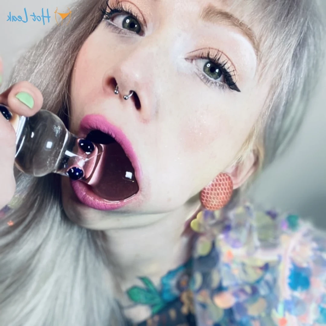 𝓈𝓂𝒶𝓁𝓁 𝓉𝒾𝓉𝓉𝓎 𝕘𝕠𝕥𝕙 𝕘𝕚𝕣𝕝𝕗𝕣𝕚𝕖𝕟𝕕 🦇 [ matildassecret ] Onlyfans leaked photo 13142329 on Hotleaks.tv