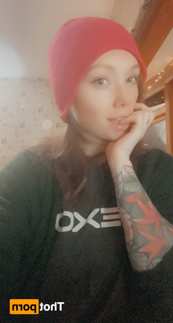 𝓈𝓂𝒶𝓁𝓁 𝓉𝒾𝓉𝓉𝓎 𝕘𝕠𝕥𝕙 𝕘𝕚𝕣𝕝𝕗𝕣𝕚𝕖𝕟𝕕 🦇 [ matildassecret ] Onlyfans leaked photo 13176287 on Hotleaks.tv