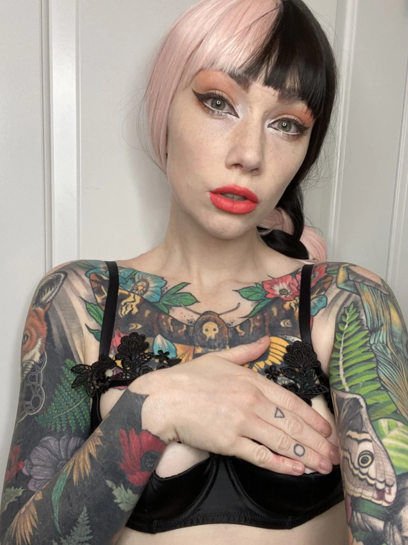 𝓈𝓂𝒶𝓁𝓁 𝓉𝒾𝓉𝓉𝓎 𝕘𝕠𝕥𝕙 𝕘𝕚𝕣𝕝𝕗𝕣𝕚𝕖𝕟𝕕 🦇 [ matildassecret ] Onlyfans leaked photo 13176472 on Hotleaks.tv