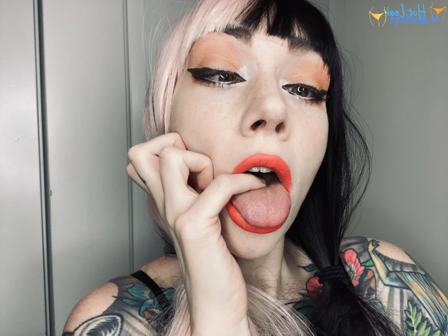 𝓈𝓂𝒶𝓁𝓁 𝓉𝒾𝓉𝓉𝓎 𝕘𝕠𝕥𝕙 𝕘𝕚𝕣𝕝𝕗𝕣𝕚𝕖𝕟𝕕 🦇 [ matildassecret ] Onlyfans leaked photo 13176681 on Hotleaks.tv