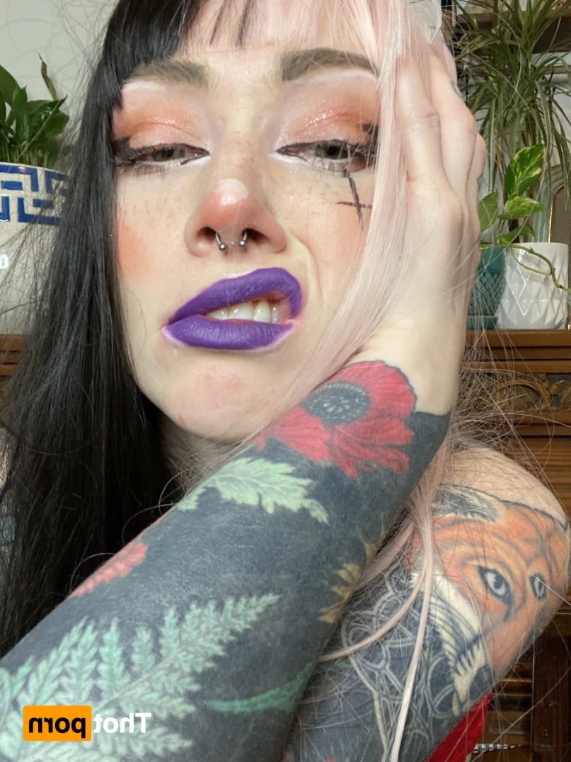 𝓈𝓂𝒶𝓁𝓁 𝓉𝒾𝓉𝓉𝓎 𝕘𝕠𝕥𝕙 𝕘𝕚𝕣𝕝𝕗𝕣𝕚𝕖𝕟𝕕 🦇 [ matildassecret ] Onlyfans leaked photo 13176947 on Hotleaks.tv
