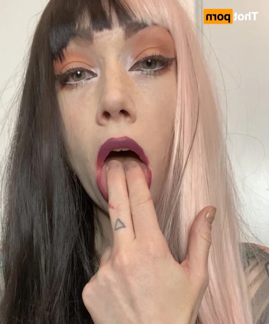 𝓈𝓂𝒶𝓁𝓁 𝓉𝒾𝓉𝓉𝓎 𝕘𝕠𝕥𝕙 𝕘𝕚𝕣𝕝𝕗𝕣𝕚𝕖𝕟𝕕 🦇 [ matildassecret ] Onlyfans leaked photo 13176957 on Hotleaks.tv