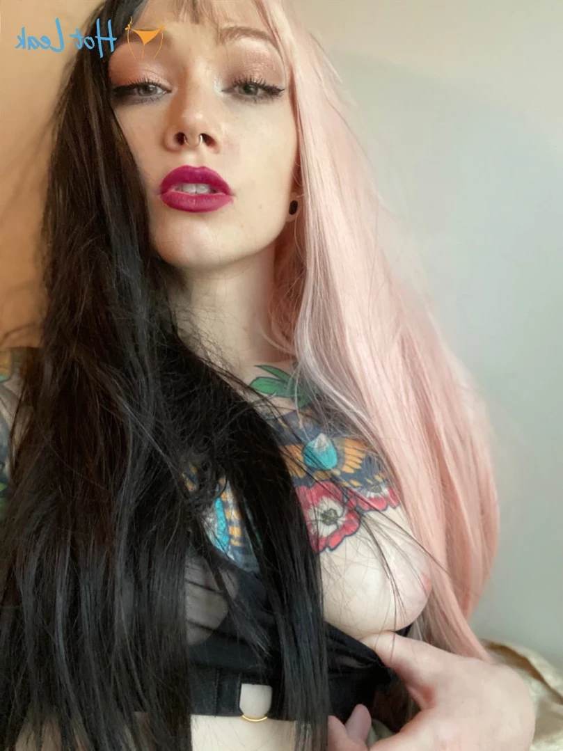 𝓈𝓂𝒶𝓁𝓁 𝓉𝒾𝓉𝓉𝓎 𝕘𝕠𝕥𝕙 𝕘𝕚𝕣𝕝𝕗𝕣𝕚𝕖𝕟𝕕 🦇 [ matildassecret ] Onlyfans leaked photo 13176969 on Hotleaks.tv