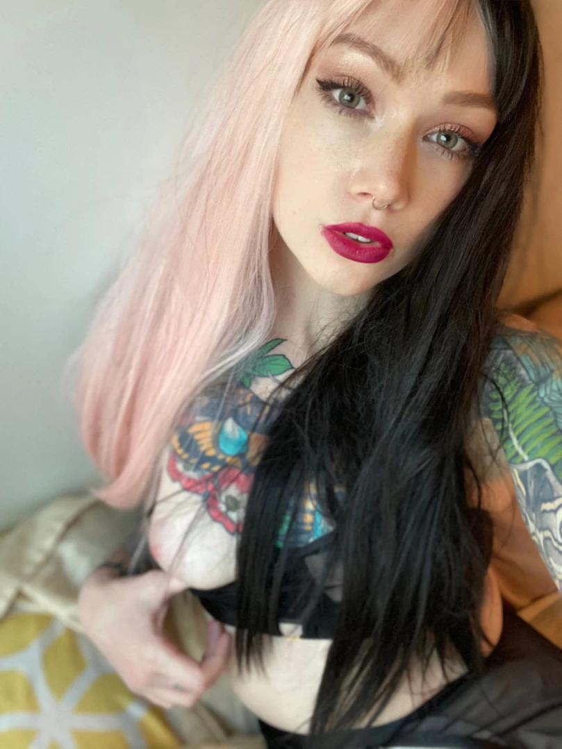 𝓈𝓂𝒶𝓁𝓁 𝓉𝒾𝓉𝓉𝓎 𝕘𝕠𝕥𝕙 𝕘𝕚𝕣𝕝𝕗𝕣𝕚𝕖𝕟𝕕 🦇 [ matildassecret ] Onlyfans leaked photo 13177018 on Hotleaks.tv