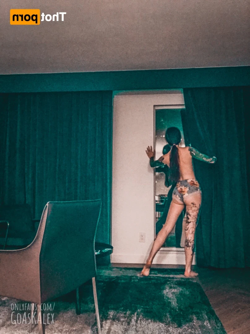𝓈𝓂𝒶𝓁𝓁 𝓉𝒾𝓉𝓉𝓎 𝕘𝕠𝕥𝕙 𝕘𝕚𝕣𝕝𝕗𝕣𝕚𝕖𝕟𝕕 🦇 [ matildassecret ] Onlyfans leaked photo 13177163 on Hotleaks.tv