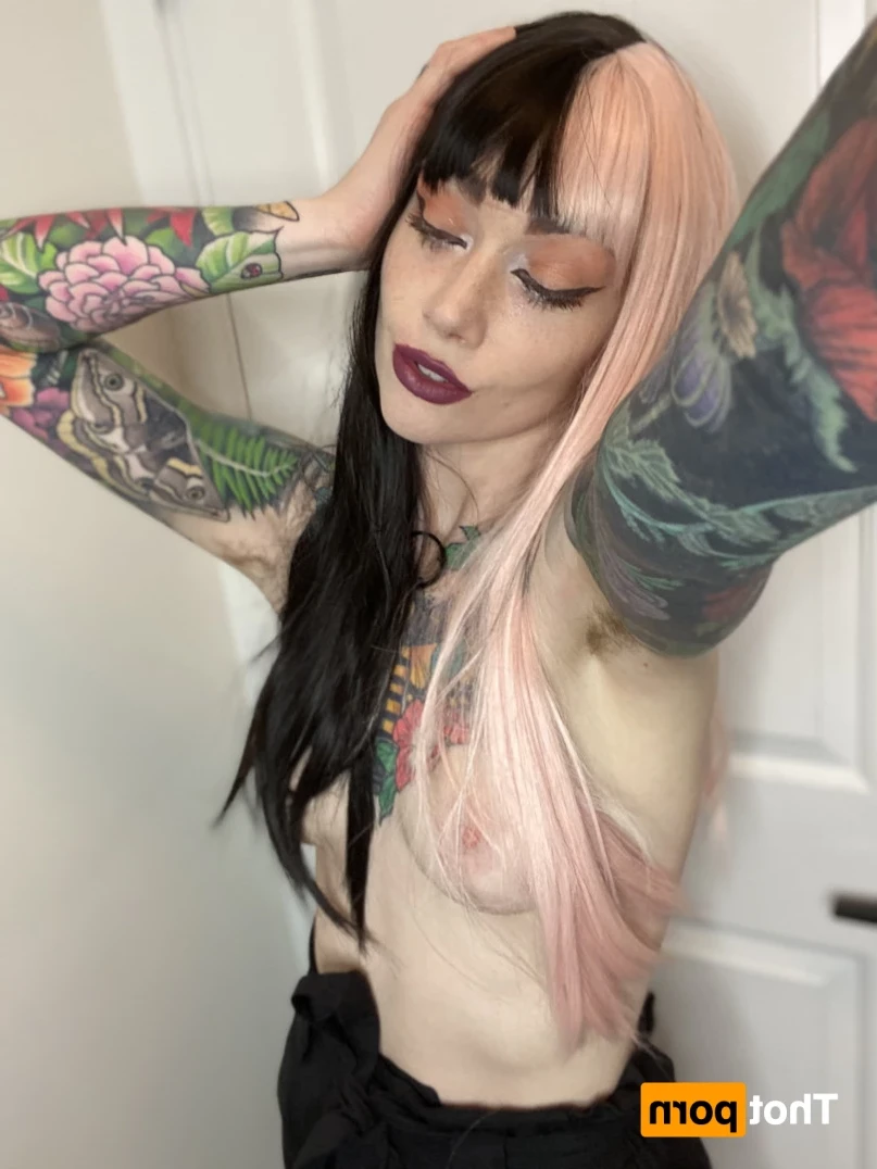 𝓈𝓂𝒶𝓁𝓁 𝓉𝒾𝓉𝓉𝓎 𝕘𝕠𝕥𝕙 𝕘𝕚𝕣𝕝𝕗𝕣𝕚𝕖𝕟𝕕 🦇 [ matildassecret ] Onlyfans leaked photo 13177248 on Hotleaks.tv