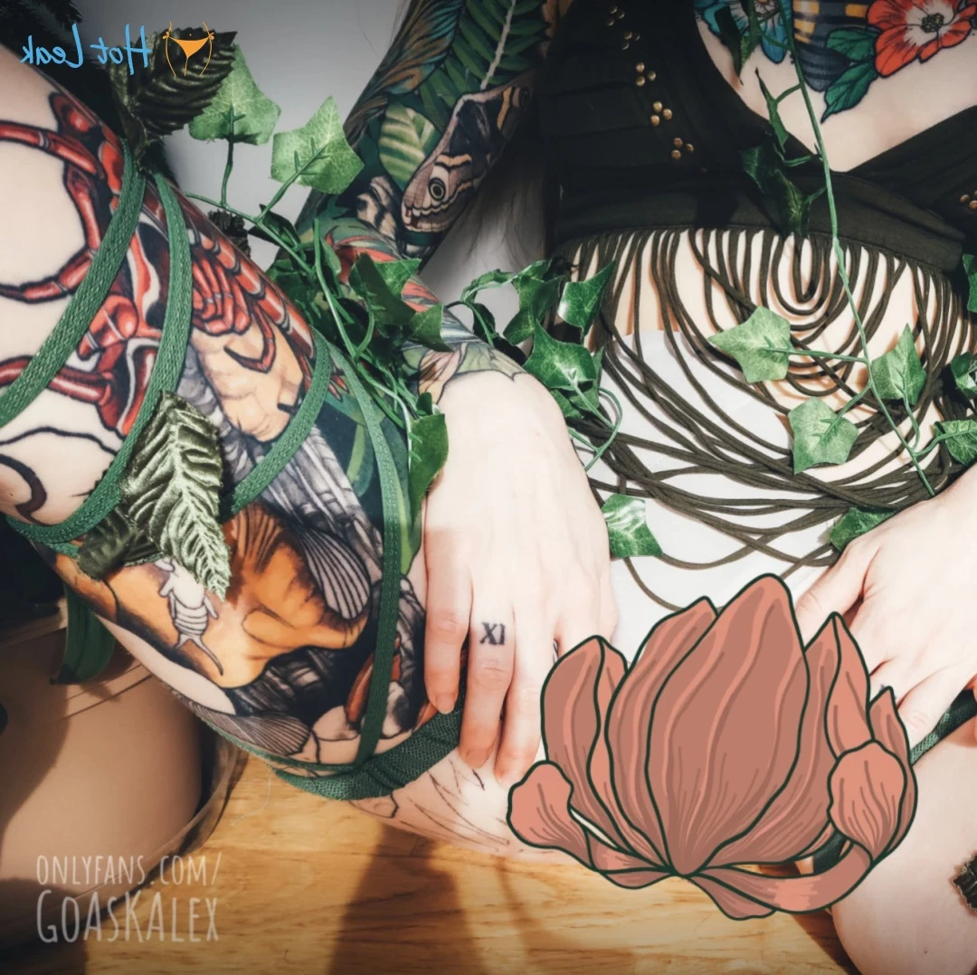 𝓈𝓂𝒶𝓁𝓁 𝓉𝒾𝓉𝓉𝓎 𝕘𝕠𝕥𝕙 𝕘𝕚𝕣𝕝𝕗𝕣𝕚𝕖𝕟𝕕 🦇 [ matildassecret ] Onlyfans leaked photo 13177324 on Hotleaks.tv