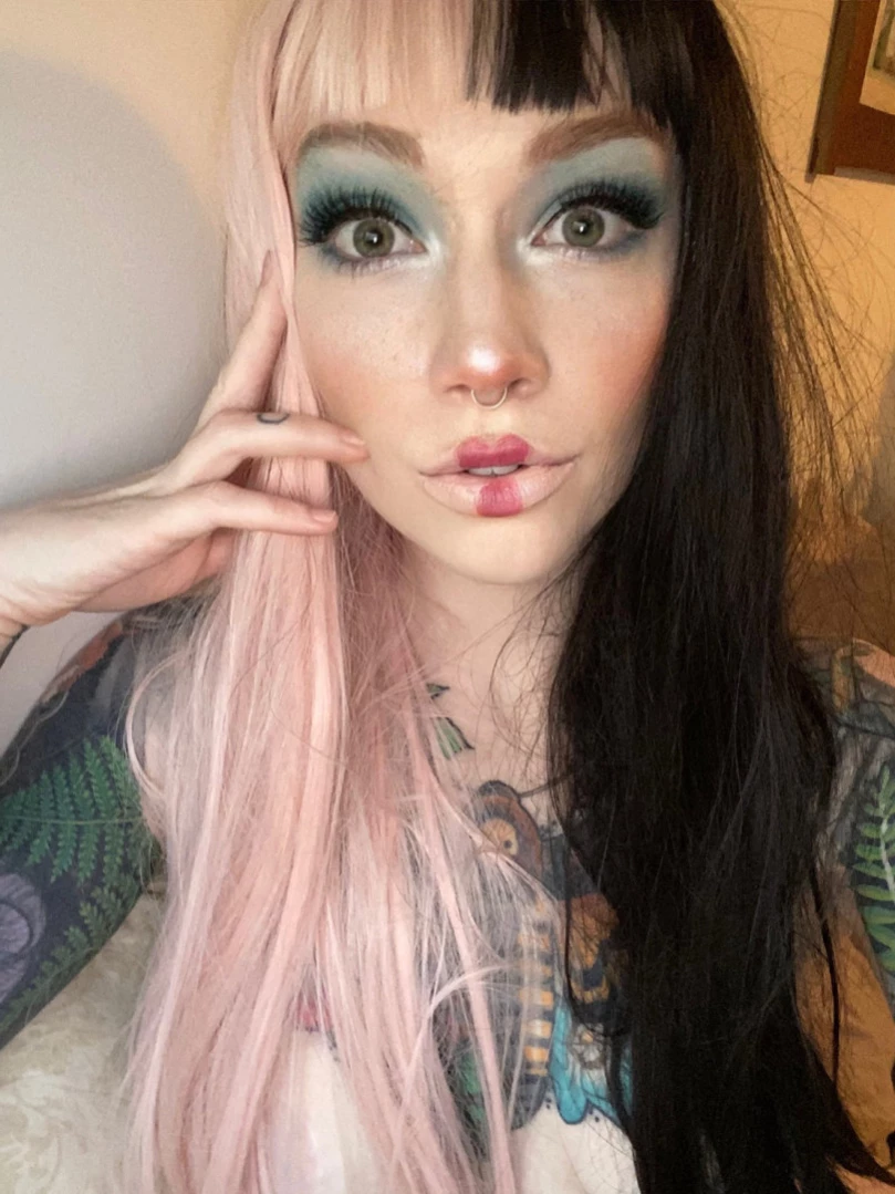 𝓈𝓂𝒶𝓁𝓁 𝓉𝒾𝓉𝓉𝓎 𝕘𝕠𝕥𝕙 𝕘𝕚𝕣𝕝𝕗𝕣𝕚𝕖𝕟𝕕 🦇 [ matildassecret ] Onlyfans leaked photo 13402845 on Hotleaks.tv