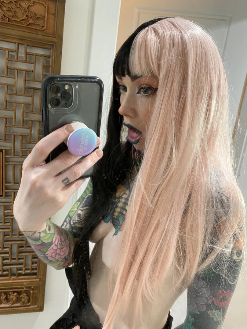 𝓈𝓂𝒶𝓁𝓁 𝓉𝒾𝓉𝓉𝓎 𝕘𝕠𝕥𝕙 𝕘𝕚𝕣𝕝𝕗𝕣𝕚𝕖𝕟𝕕 🦇 [ matildassecret ] Onlyfans leaked photo 13683850 on Hotleaks.tv