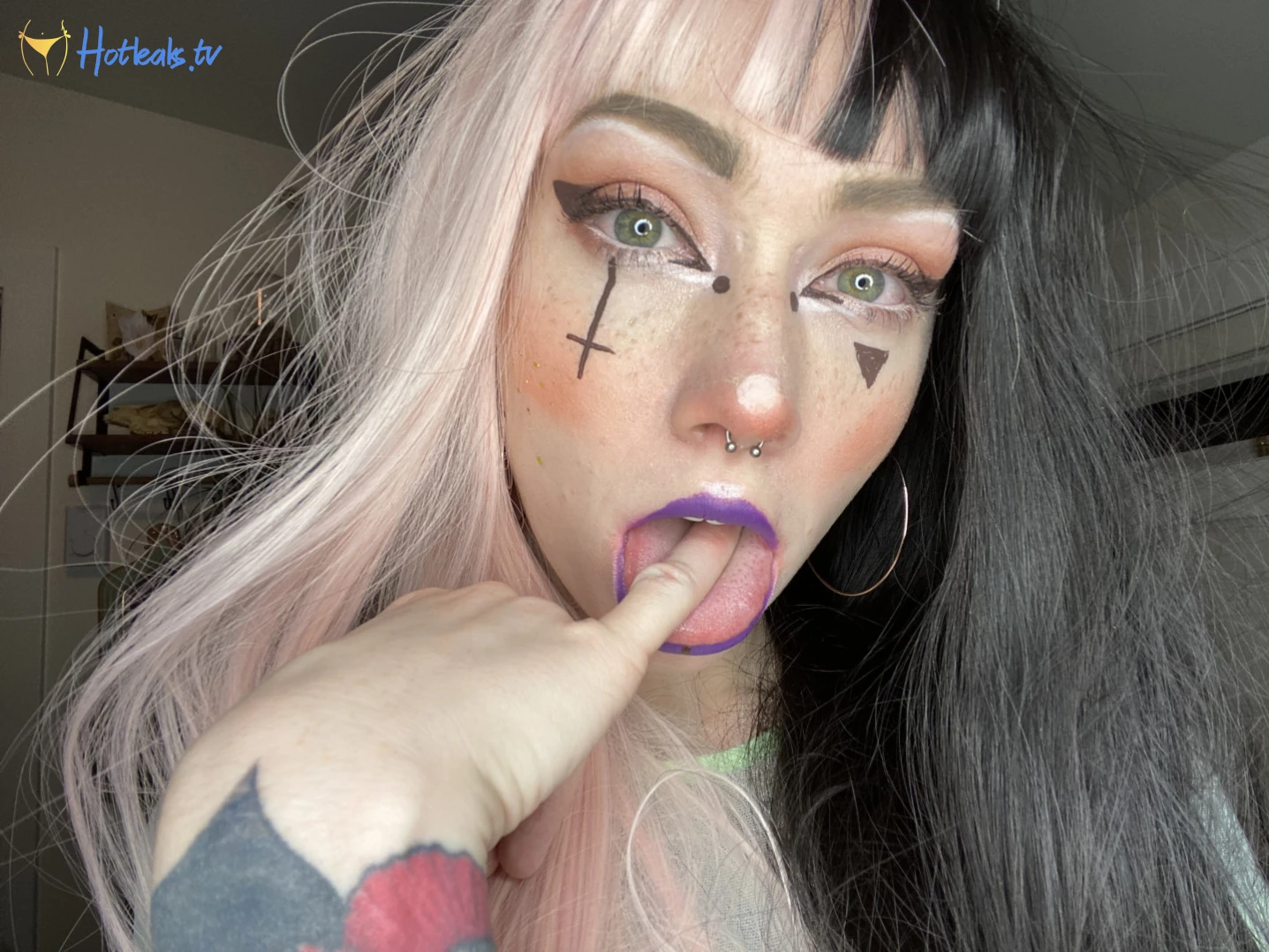 𝓈𝓂𝒶𝓁𝓁 𝓉𝒾𝓉𝓉𝓎 𝕘𝕠𝕥𝕙 𝕘𝕚𝕣𝕝𝕗𝕣𝕚𝕖𝕟𝕕 🦇 [ matildassecret ] Onlyfans leaked photo 13683866 on Hotleaks.tv