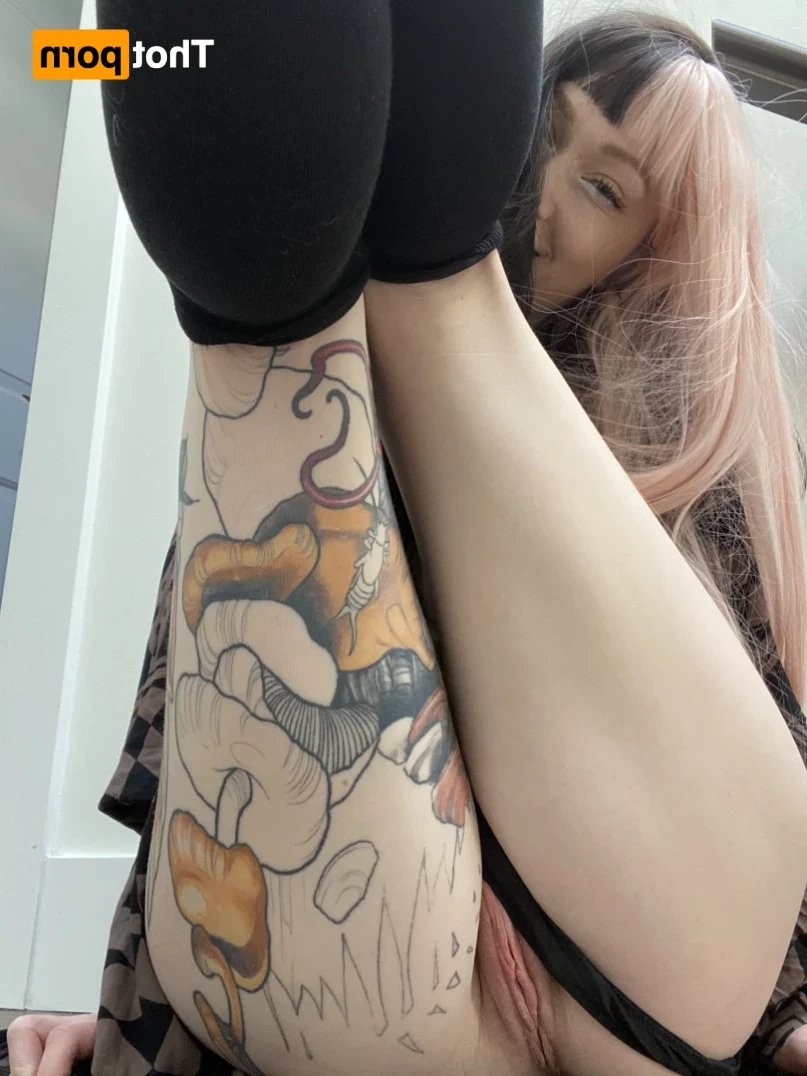 𝓈𝓂𝒶𝓁𝓁 𝓉𝒾𝓉𝓉𝓎 𝕘𝕠𝕥𝕙 𝕘𝕚𝕣𝕝𝕗𝕣𝕚𝕖𝕟𝕕 🦇 [ matildassecret ] Onlyfans leaked photo 14346564 on Hotleaks.tv