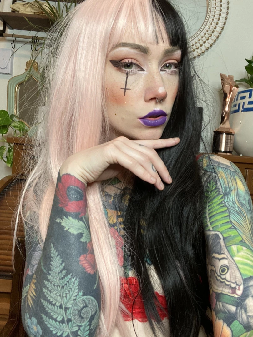 𝓈𝓂𝒶𝓁𝓁 𝓉𝒾𝓉𝓉𝓎 𝕘𝕠𝕥𝕙 𝕘𝕚𝕣𝕝𝕗𝕣𝕚𝕖𝕟𝕕 🦇 [ matildassecret ] Onlyfans leaked photo 15483241 on Hotleaks.tv