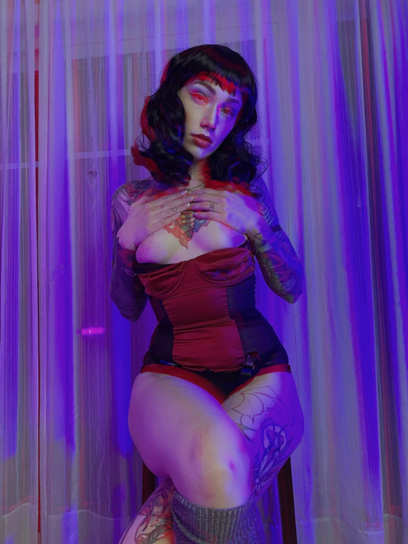 𝓈𝓂𝒶𝓁𝓁 𝓉𝒾𝓉𝓉𝓎 𝕘𝕠𝕥𝕙 𝕘𝕚𝕣𝕝𝕗𝕣𝕚𝕖𝕟𝕕 🦇 [ matildassecret ] Onlyfans leaked photo 15483305 on Hotleaks.tv