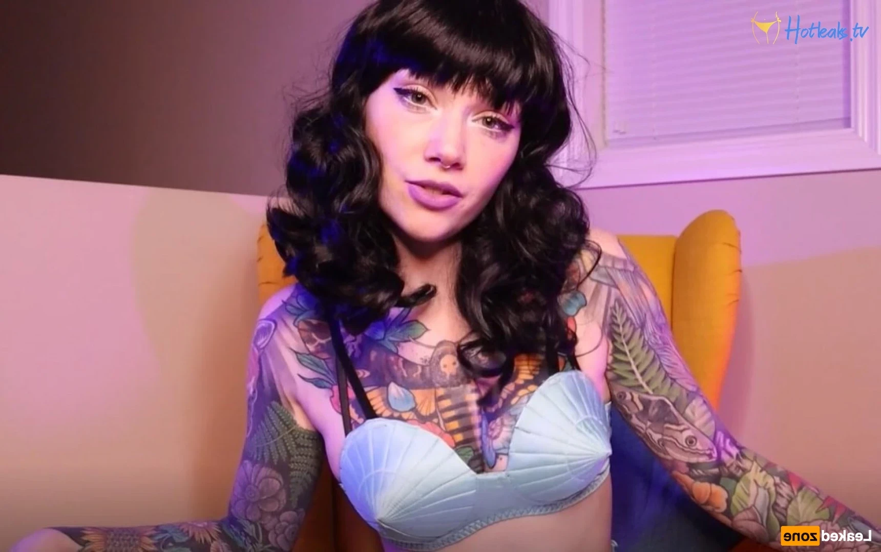 𝓈𝓂𝒶𝓁𝓁 𝓉𝒾𝓉𝓉𝓎 𝕘𝕠𝕥𝕙 𝕘𝕚𝕣𝕝𝕗𝕣𝕚𝕖𝕟𝕕 🦇 [ matildassecret ] Onlyfans leaked photo 15688060 on Hotleaks.tv