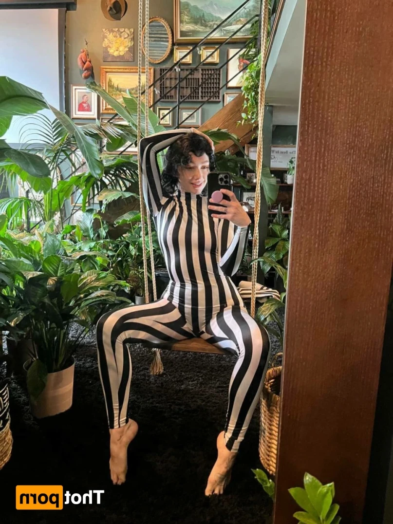 𝓈𝓂𝒶𝓁𝓁 𝓉𝒾𝓉𝓉𝓎 𝕘𝕠𝕥𝕙 𝕘𝕚𝕣𝕝𝕗𝕣𝕚𝕖𝕟𝕕 🦇 [ matildassecret ] Onlyfans leaked photo 15811394 on Hotleaks.tv