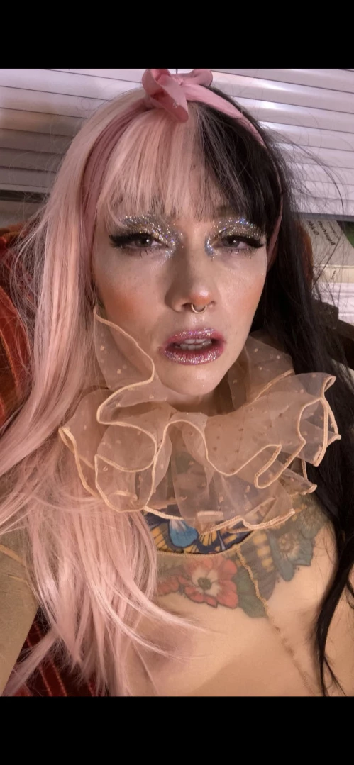 𝓈𝓂𝒶𝓁𝓁 𝓉𝒾𝓉𝓉𝓎 𝕘𝕠𝕥𝕙 𝕘𝕚𝕣𝕝𝕗𝕣𝕚𝕖𝕟𝕕 🦇 [ matildassecret ] Onlyfans leaked photo 15812995 on Hotleaks.tv