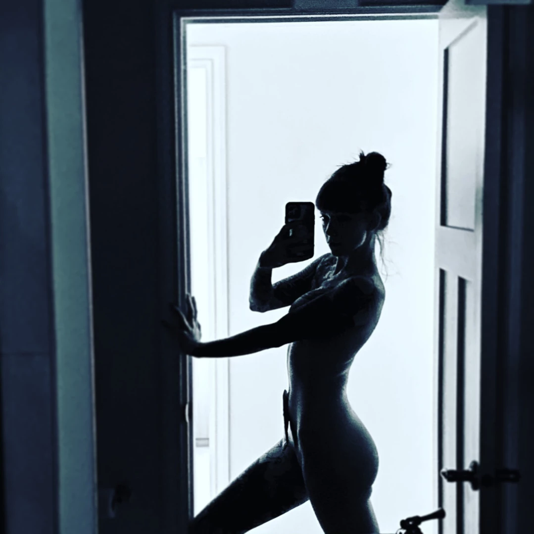 𝓈𝓂𝒶𝓁𝓁 𝓉𝒾𝓉𝓉𝓎 𝕘𝕠𝕥𝕙 𝕘𝕚𝕣𝕝𝕗𝕣𝕚𝕖𝕟𝕕 🦇 [ matildassecret ] Onlyfans leaked photo 16337922 on Hotleaks.tv