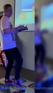 4918736