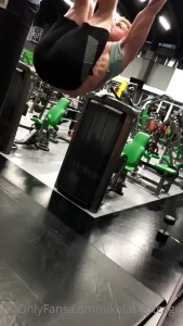 4918748
