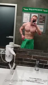 4918749