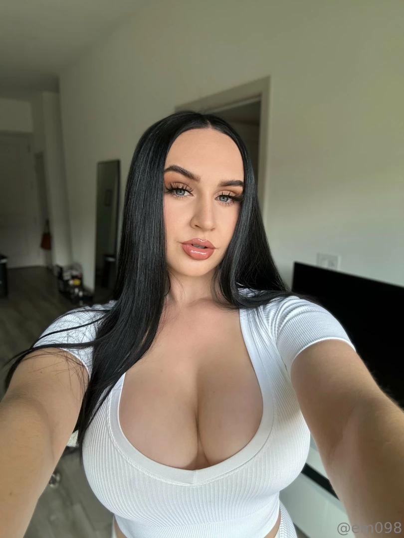 Em 🦋 [ em098 ] Onlyfans leaked photo 18425272 on Hotleaks.tv