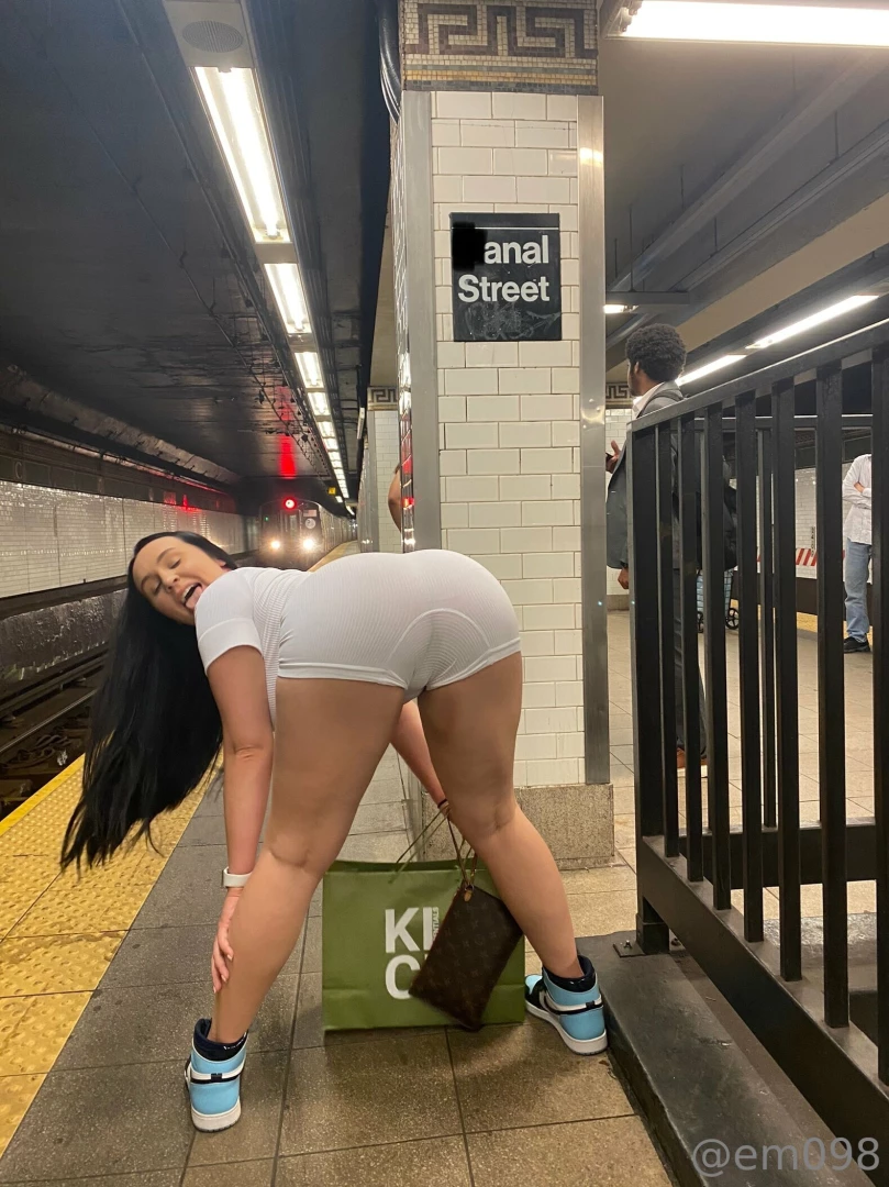 Em 🦋 [ em098 ] Onlyfans leaked photo 18425781 on Hotleaks.tv