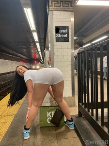 18425781