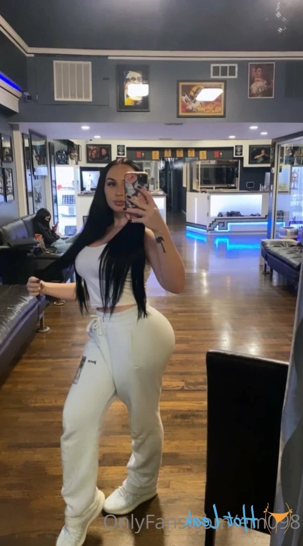 Em 🦋 [ em098 ] Onlyfans leaked photo 14851452 on Hotleaks.tv