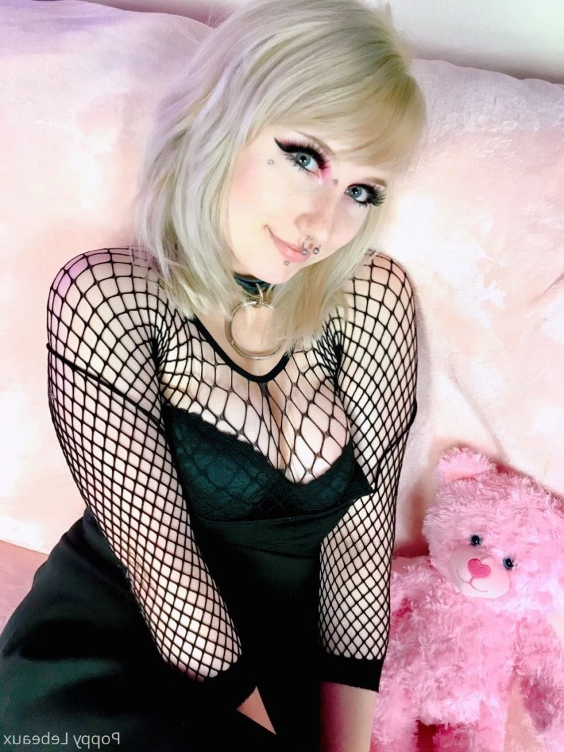 𝕻𝖔𝖕𝖕𝖞 🎀 𝕷𝖊𝖇𝖊𝖆𝖚𝖝 [ poppylebeaux ] Onlyfans leaked photo 2866954 on Hotleaks.tv