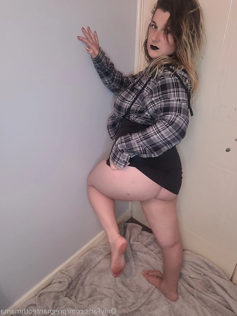 Pregnant Goth Mama [ pregnantgothmama ] Onlyfans leaked photo 2769582 on Hotleaks.tv