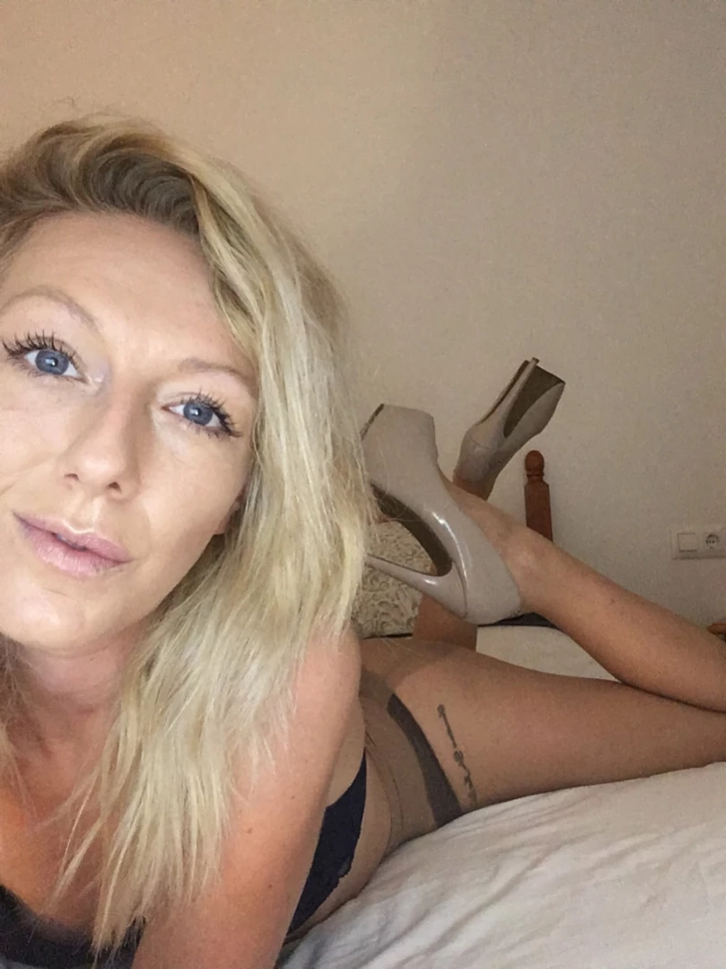 𝙋𝙊𝙇𝙇𝙔 𝙆𝙀𝙉𝘿𝘼𝙇𝙇 🍒 [ prettypolly ] Onlyfans leaked photo 11615280 on Hotleaks.tv