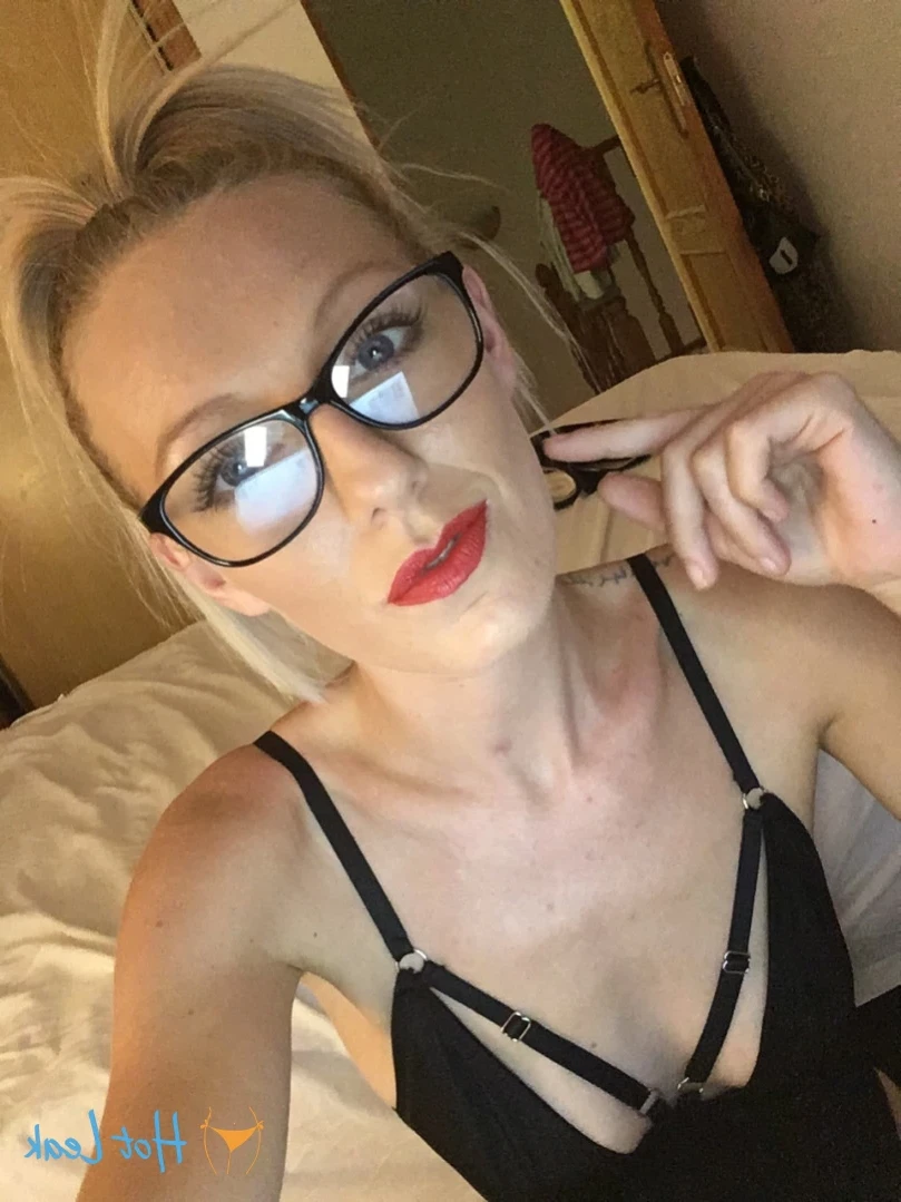 𝙋𝙊𝙇𝙇𝙔 𝙆𝙀𝙉𝘿𝘼𝙇𝙇 🍒 [ prettypolly ] Onlyfans leaked photo 13001714 on Hotleaks.tv