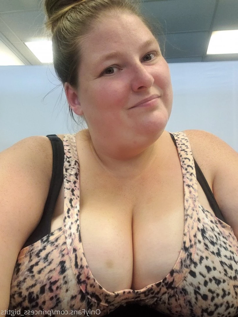 Princess Big Tits 👸 [ princess_bigtits ] Onlyfans leaked photo 2850978 on Hotleaks.tv