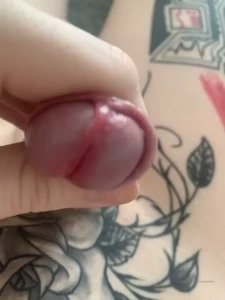 8853572