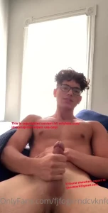 1382928
