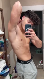 1382946