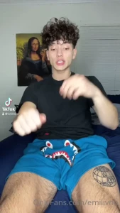 1382953