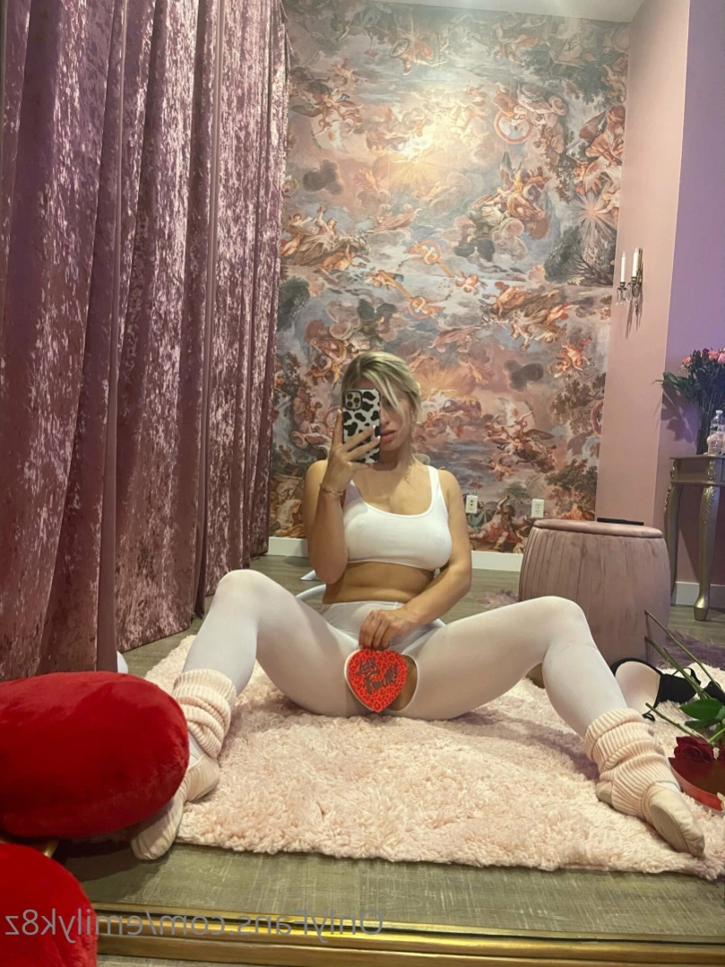 Emily K [ emilyk8z ] Onlyfans leaked photo 13839654 on Hotleaks.tv