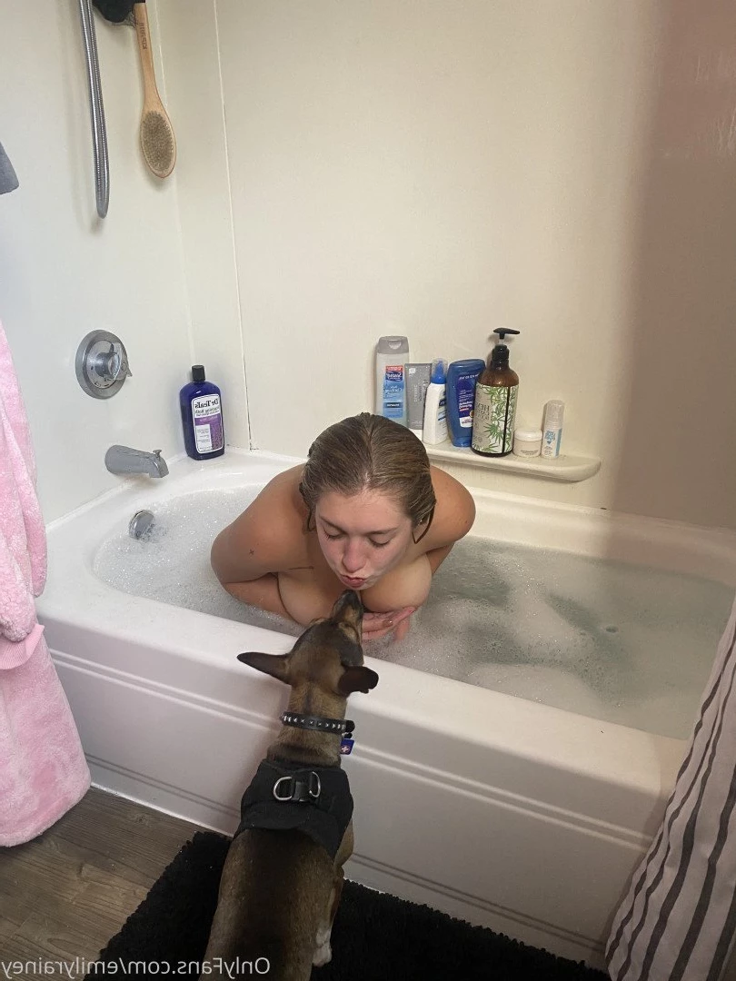 emily [ emilyrainey ] Onlyfans leaked photo 356069 on Hotleaks.tv