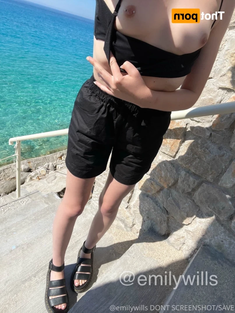 Emily 🇬🇧 best ass on only fans 😉 [ emilywills ] Onlyfans leaked photo 13842071 on Hotleaks.tv