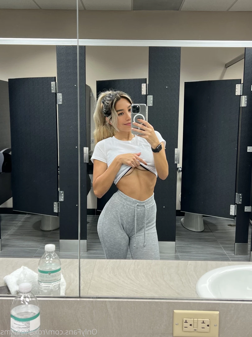 Roxanne 💕 [ roxannesims ] Onlyfans leaked photo 5794737 on Hotleaks.tv