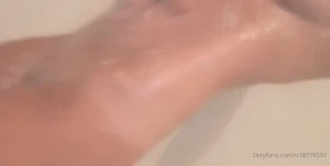 4932411