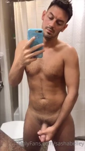 4932902