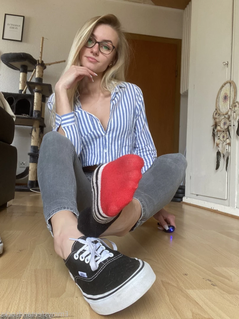 Emmysfeetandsocks [ emmyfeetandsocks ] Onlyfans leaked photo 11409241 on Hotleaks.tv