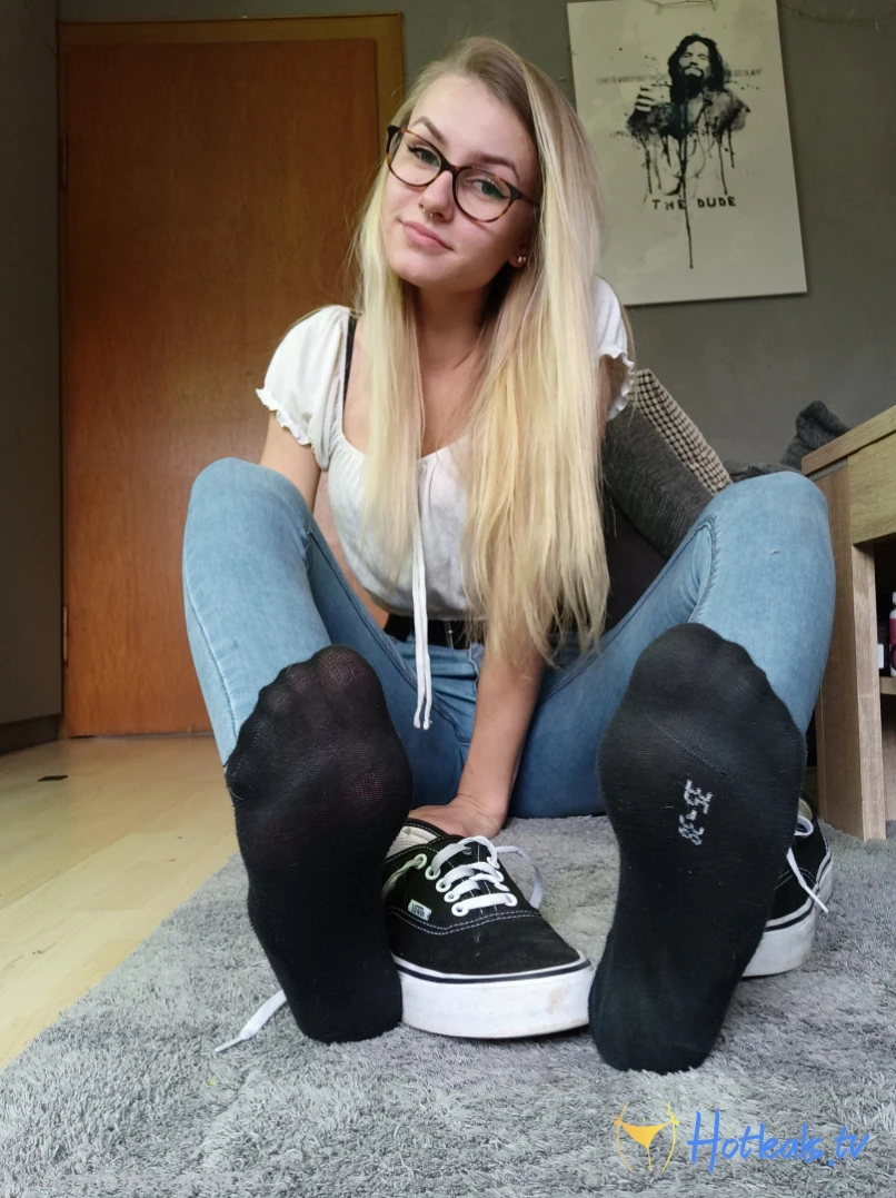 Emmysfeetandsocks [ emmyfeetandsocks ] Onlyfans leaked photo 11464925 on Hotleaks.tv